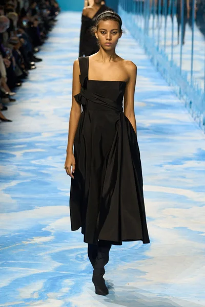 Look 10
